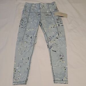 Sweaty Betty Super Soft 7/8 Yoga Leggins, Light Blue Floral Print, Size 6(S)